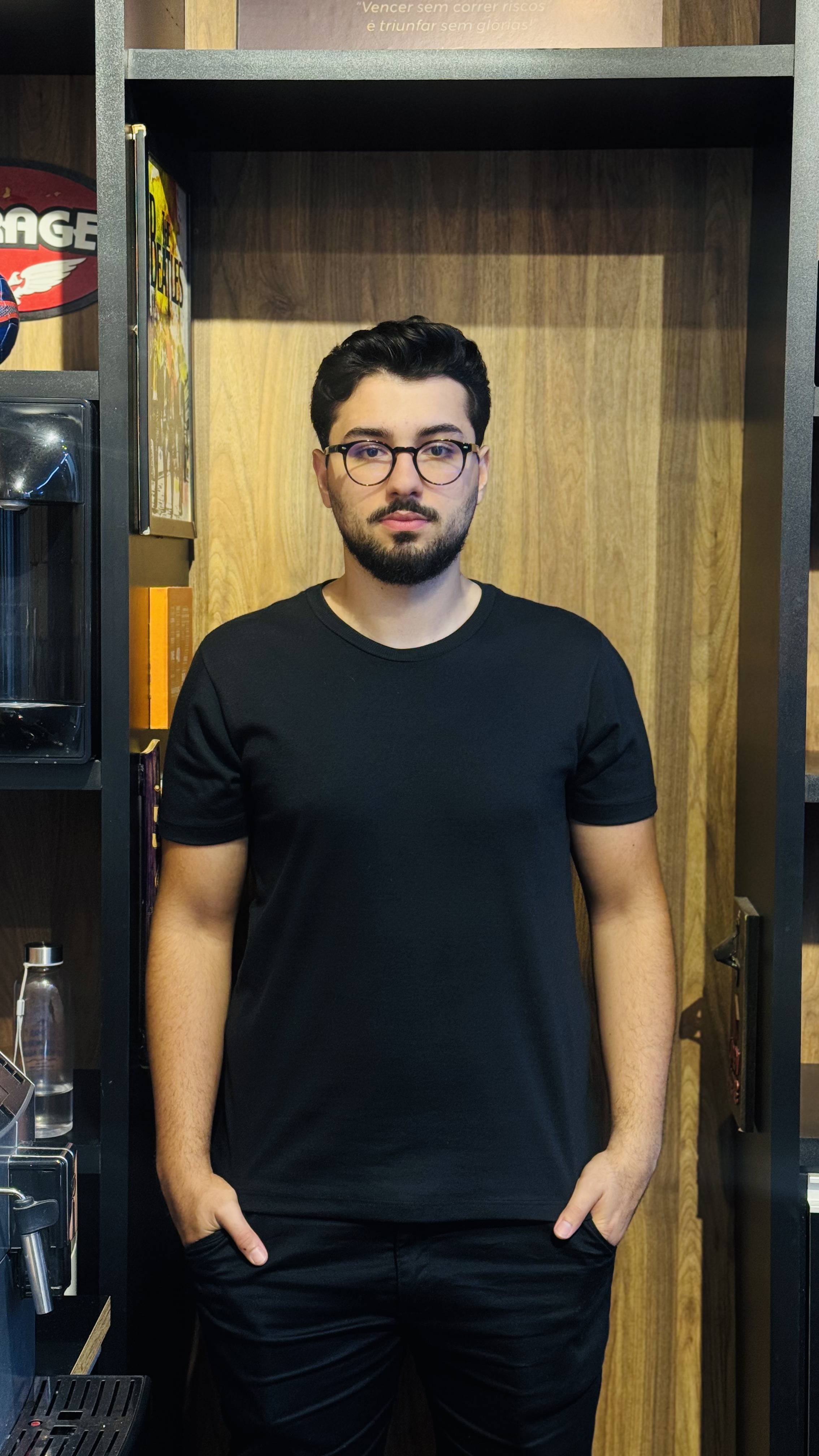 João Fillipe, barbeiro especialista da Santa Rosa Barbearia