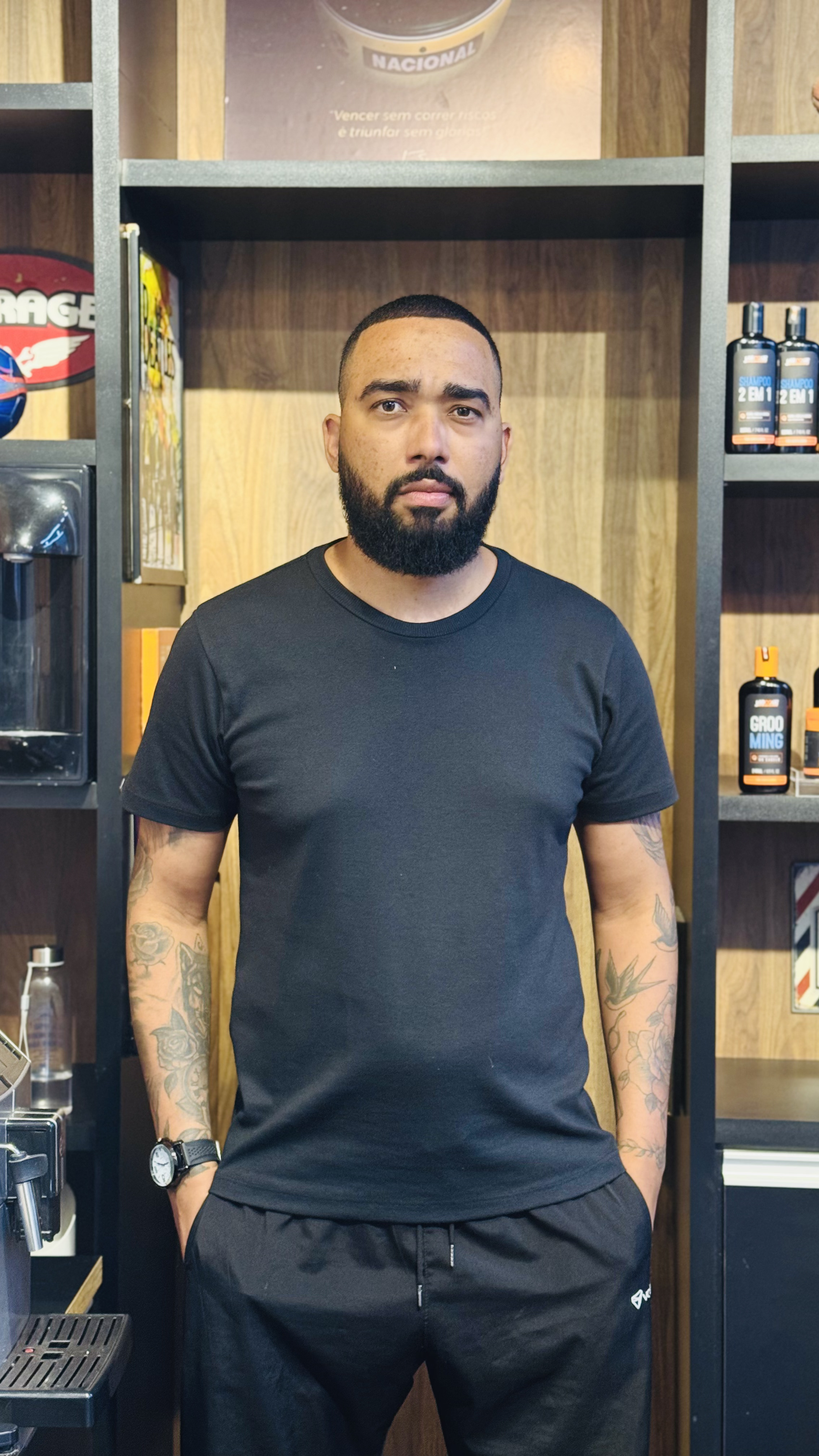 Lamarque, barbeiro especialista da Santa Rosa Barbearia